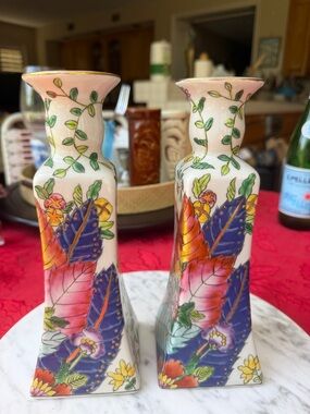 Pair Vintage chinoiserie Tabacco Leaf candle holders 9” tall collectible